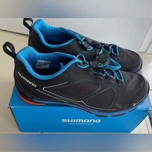 Shimano cycling shoes for Men
Size: 42